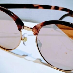 Foster Grant Gold and Brown Sunglasses
